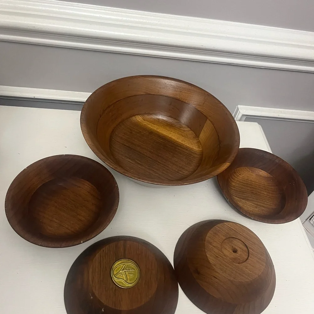 Elegant Wooden‎ Bowl Set